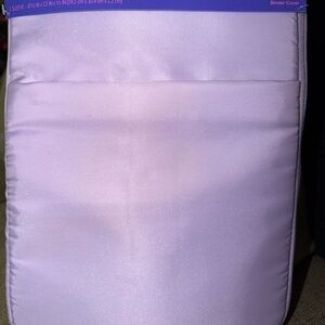 Tablet sleeve with zipper closure lilac
